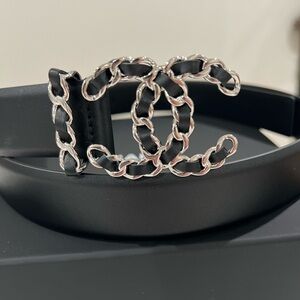 CHANEL NEW BLACK AND SILVER LEATHER CC LOGO BELT SIZE 95